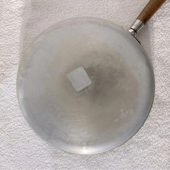 Vintage Aluminium Pan Sauce Pan With Gold Tone Lid & Wood Handles - Picture 4 of 12